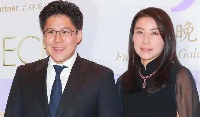 娱乐圈感人爱情故事_明星夫妻爱情故事_娱乐圈夫妻有哪些照片