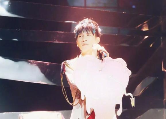 大张伟看娱乐圈_大张伟 摇滚乐 生涯经历