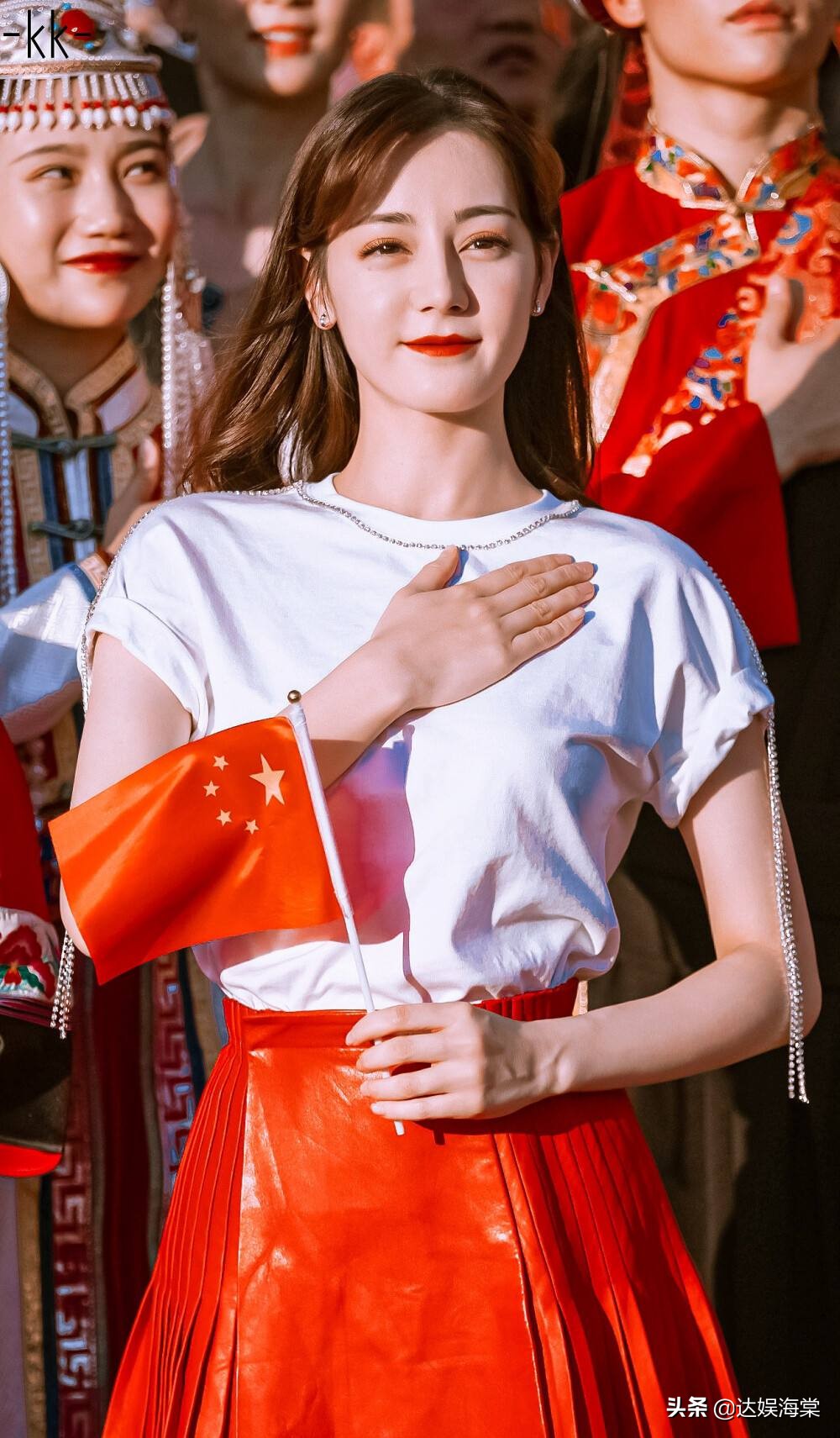 女明星的毛_迪丽热巴毛发旺盛_女明星体毛话题