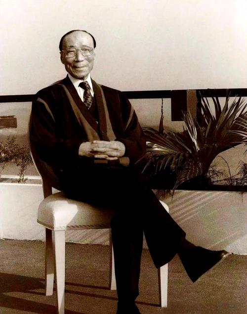 邵逸夫等香港娱乐圈昔日大佬捧红的巨星，如今复出拍戏引爆怀旧热潮